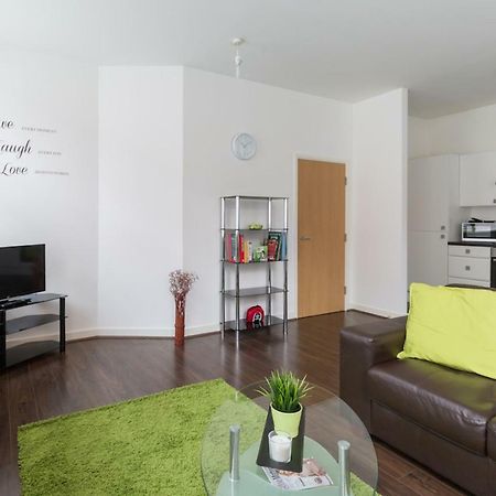 J Quarter - Sleeps 5 Long Term & Families Comfortably, 4 Beds, 2 Bathrooms برمنغهام المظهر الخارجي الصورة
