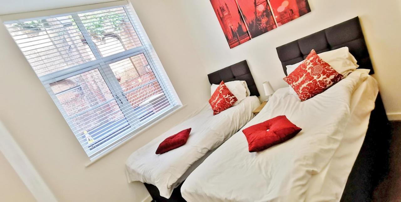 J Quarter - Sleeps 5 Long Term & Families Comfortably, 4 Beds, 2 Bathrooms برمنغهام المظهر الخارجي الصورة