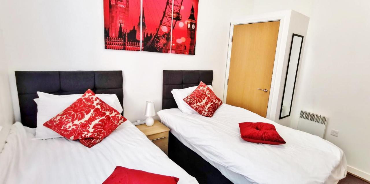 J Quarter - Sleeps 5 Long Term & Families Comfortably, 4 Beds, 2 Bathrooms برمنغهام المظهر الخارجي الصورة