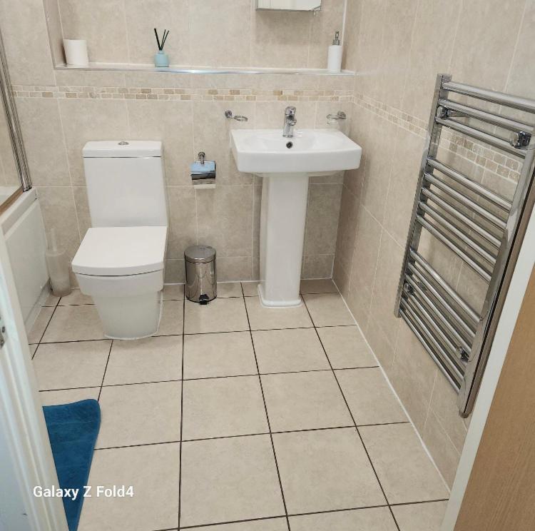 J Quarter - Sleeps 5 Long Term & Families Comfortably, 4 Beds, 2 Bathrooms برمنغهام المظهر الخارجي الصورة
