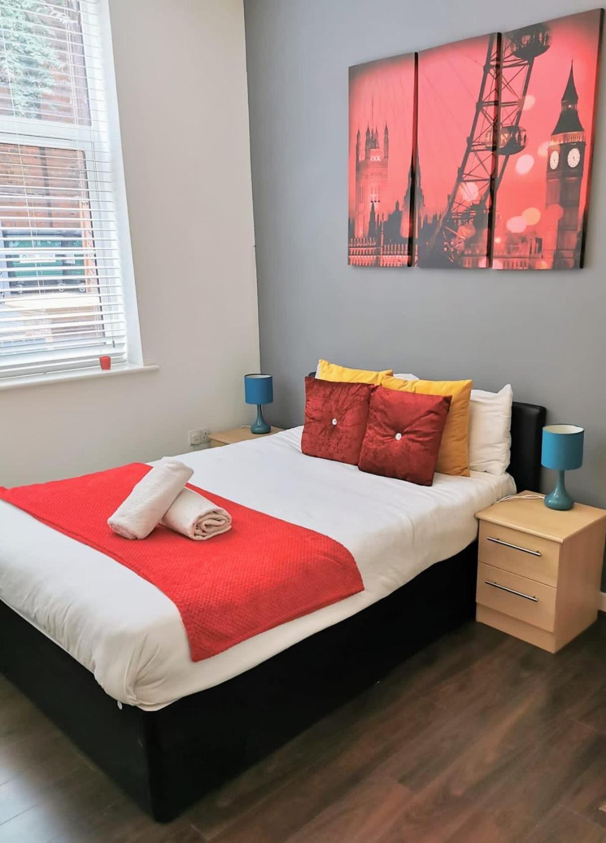 J Quarter - Sleeps 5 Long Term & Families Comfortably, 4 Beds, 2 Bathrooms برمنغهام المظهر الخارجي الصورة