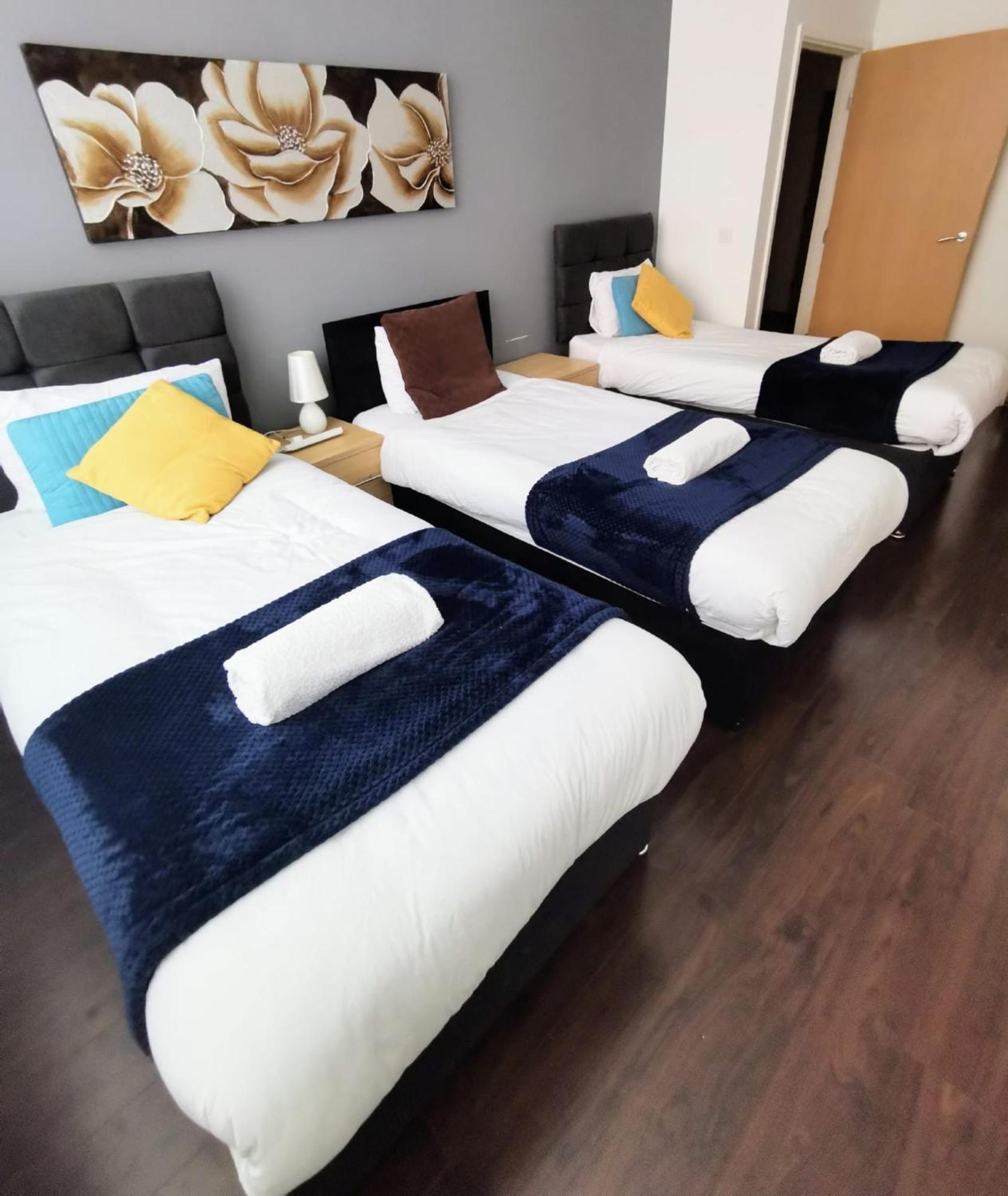 J Quarter - Sleeps 5 Long Term & Families Comfortably, 4 Beds, 2 Bathrooms برمنغهام المظهر الخارجي الصورة