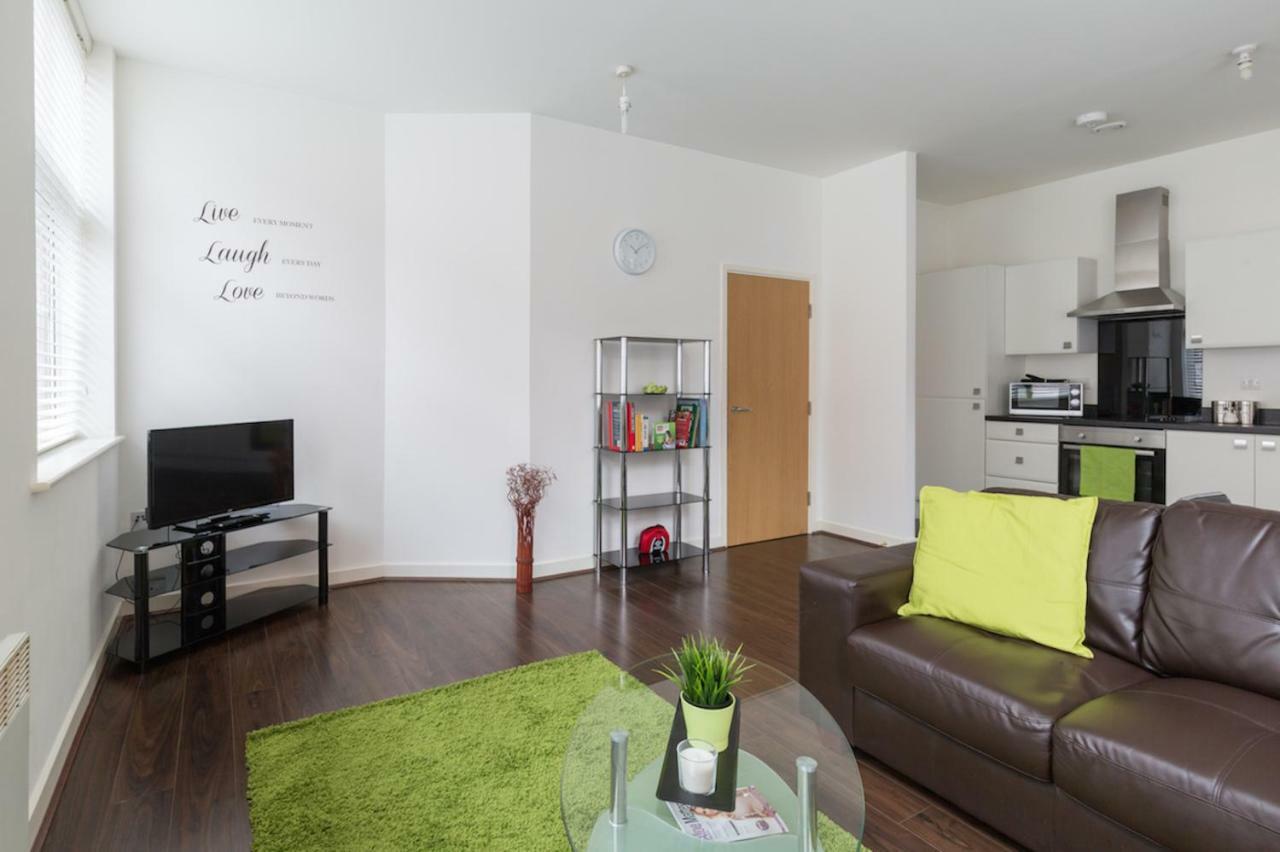 J Quarter - Sleeps 5 Long Term & Families Comfortably, 4 Beds, 2 Bathrooms برمنغهام المظهر الخارجي الصورة