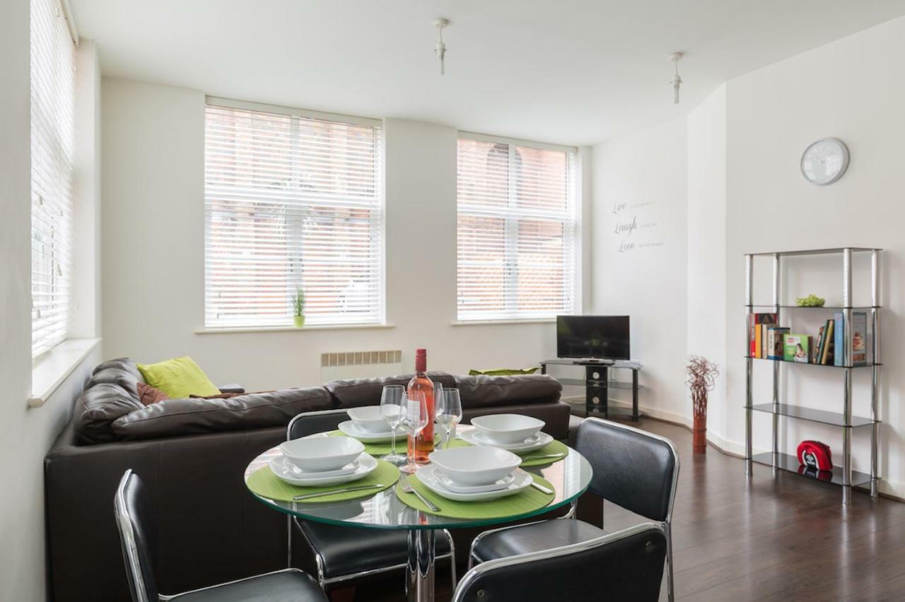 J Quarter - Sleeps 5 Long Term & Families Comfortably, 4 Beds, 2 Bathrooms برمنغهام المظهر الخارجي الصورة