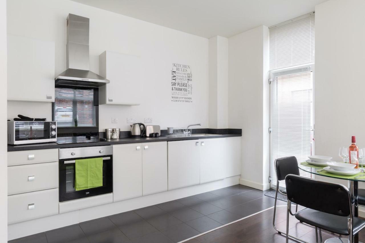 J Quarter - Sleeps 5 Long Term & Families Comfortably, 4 Beds, 2 Bathrooms برمنغهام المظهر الخارجي الصورة