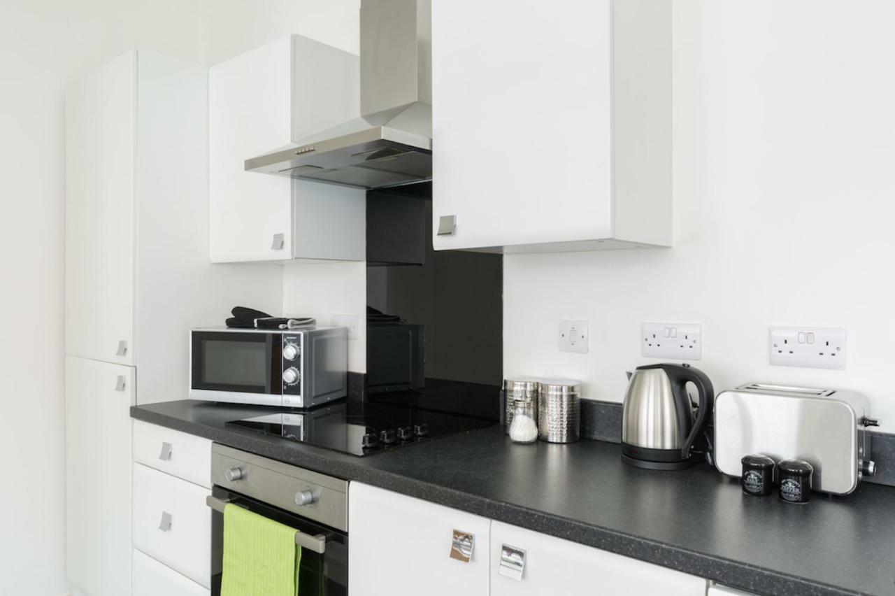 J Quarter - Sleeps 5 Long Term & Families Comfortably, 4 Beds, 2 Bathrooms برمنغهام المظهر الخارجي الصورة