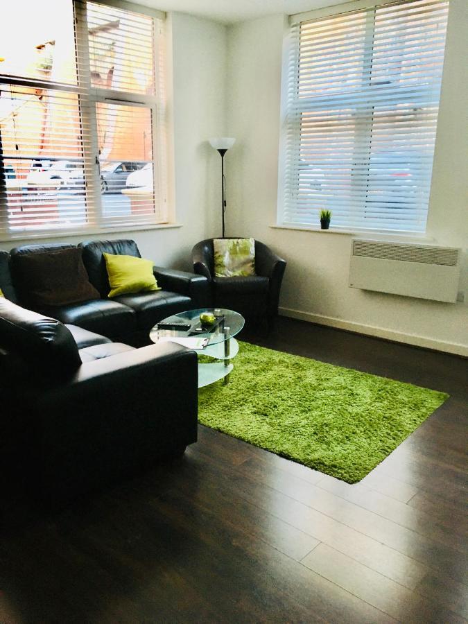 J Quarter - Sleeps 5 Long Term & Families Comfortably, 4 Beds, 2 Bathrooms برمنغهام المظهر الخارجي الصورة